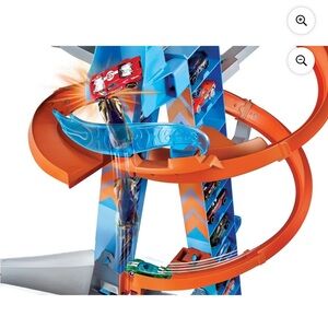 Pre loved.  🚗 Sky track Track tower Set hot wheels  set.  🔥 excellent condition